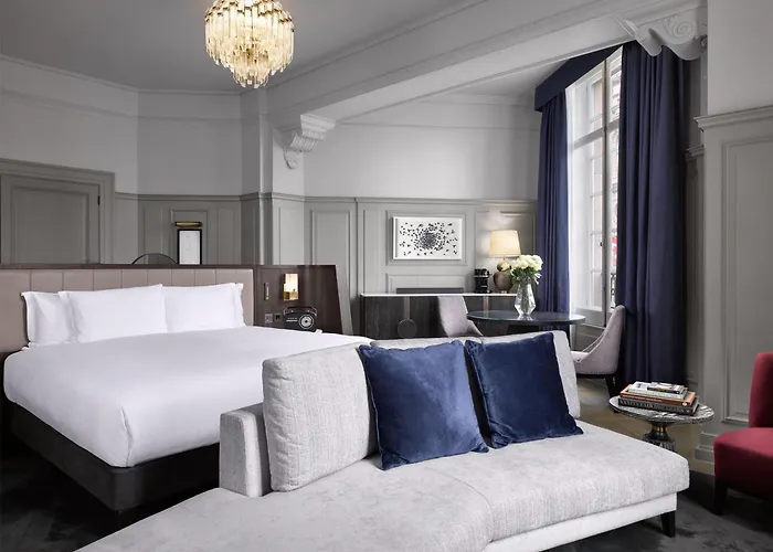 The Trafalgar St James London Curio Collection By Hilton